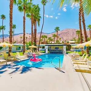 A Place In The Sun: Adults-only Midcentury Boutique With Heated Pool Hotel